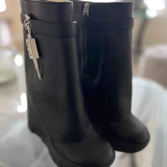 COPY - Givenchy Shark Lock Biker ankle boots in grained leather